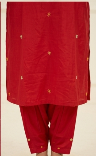 Crimson Red Embroidered Kurta Set with Dupatta

 AYLN0011